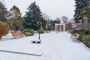 24 Aralık 2021 Balti Moldova Şehri sokağı. İllüstrasyon başyazısı. Şehrin tanınabilir turistik manzarası. Metin için kopyalama alanı olan arkaplan