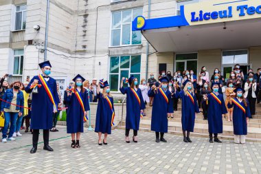 Mezuniyet gününde mezun oluyor. Beltsy, Moldova 31 Mayıs 2021. Sadece editör kullanımı.