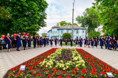 Mezuniyet gününde mezun oluyor. Beltsy, Moldova 31 Mayıs 2021. Sadece editör kullanımı.