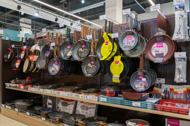 Mutfak için ev eşyaları bölümü. İllüstrasyon başyazısı. 13 Nisan 2022 Balti Moldova