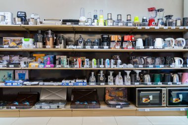 Ev için küçük ev aletleri bölümü. İllüstrasyon başyazısı. 13 Nisan 2022 Balti Moldova