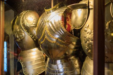 Şövalye zırhı. Seçici odaklı arkaplan ve metin için alanı kopyala