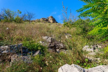 Doğu Avrupa 'nın dağlık doğası. Metin veya yazıtlar için kopyalama alanı olan arkaplan