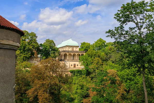 Sierpnia 2022 Praga Czechy Rozpoznawalny Dla Turystów Widok Miasto Tło — Zdjęcie stockowe