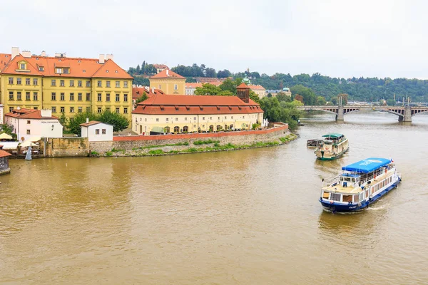 Agosto 2022 Praga República Checa Barco Placer Río Moldava Fondo —  Fotos de Stock