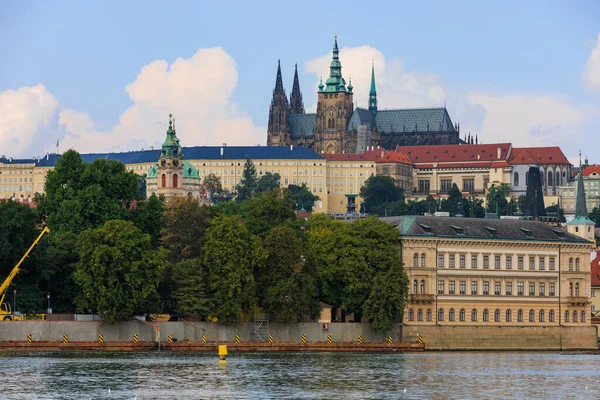 August 2022 Prague Czech Republic Recognizable Tourists View City Background — Fotografia de Stock