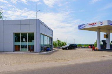 3 Haziran 2022 Balti Moldova. Benzin istasyonu. İllüstrasyon başyazısı. Haber arkaplanı