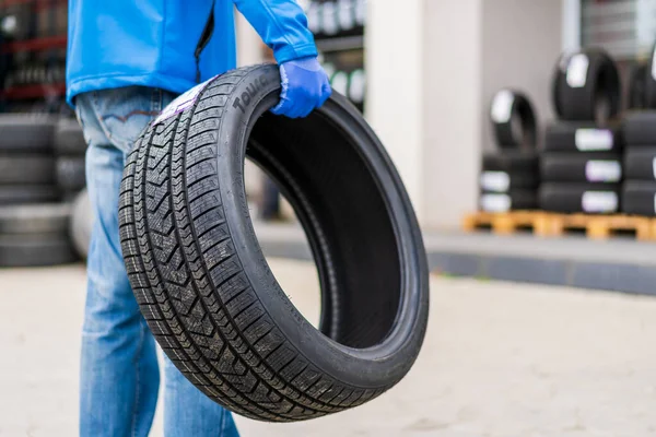 November 2022 Balti Moldova Tire Worker Hand Focus Tire Illustrative — Stock Photo, Image