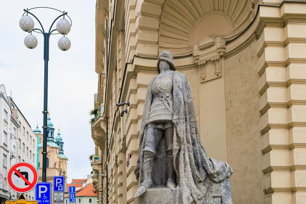Sierpnia 2022 Praga Czechy Starożytna Rzeźba Architekturze Miejskiej Tło Selektywną — Zdjęcie stockowe