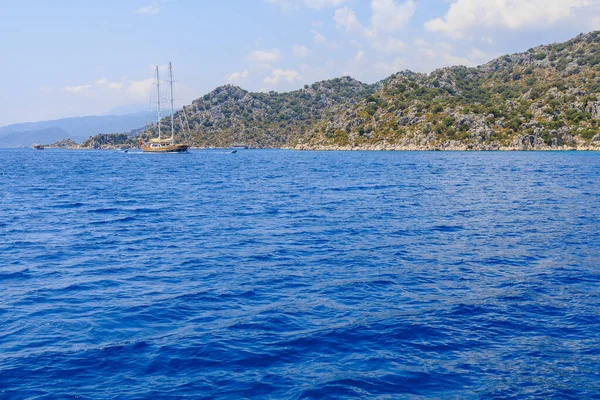 2022年8月10日 土耳其安塔利亚省德姆雷 地中海沿岸的游艇 带有文本复制空间的背景 — 图库照片