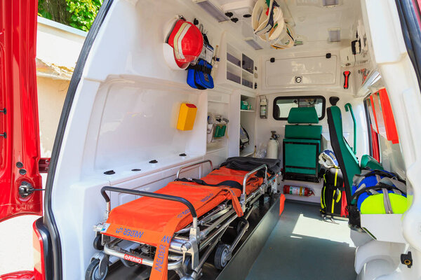 25 мая 2022 года Бельцы Молдова. Иллюстративный редакционный фон. Фон в машине скорой помощи.