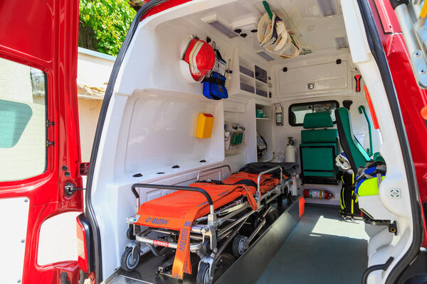 25 мая 2022 года Бельцы Молдова. Иллюстративный редакционный фон. Фон в машине скорой помощи.