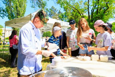 1 Haziran 2022 Balti Moldova. Resimli editör geçmişi. Askeri alan mutfağı.