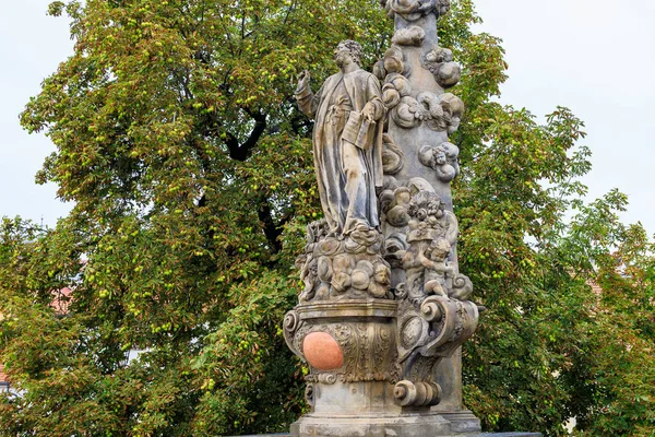 Août 2022 Prague République Tchèque Sculptures Antiques Sur Pont Charles — Photo