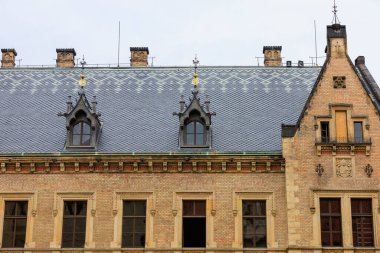 Eski sıcak turistik kentin klasik Avrupa mimarisi evinin ön cephesi. Seçici odak ve kopyalama alanı olan arkaplan