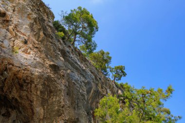 Antalya 'nın Kemer bölgesindeki Türk Taurus Dağları. Metin için kopyalama alanı olan arkaplan