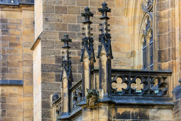 Detaljer Utsidan Den Gotiska Katolska Katedralen Vitus Wenceslas Och Vojtech — Stockfoto