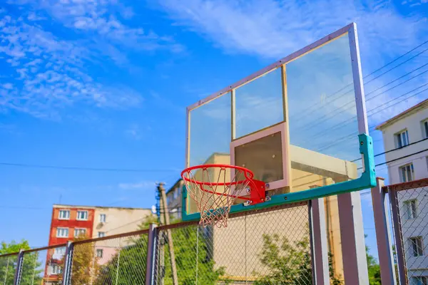 Kosárlabda Karika Játszótéren Háttér Szelektív Fókusszal Szövegmásolási Lehetőséggel — Stock Fotó