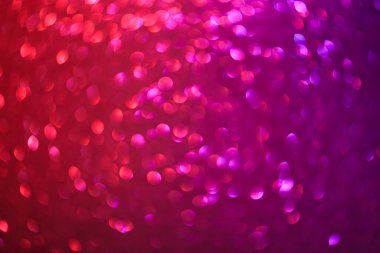 Bulanık arkaplan. Odaklanmamış fotoğraf merceğini geri ver. Arka plan bokeh. Tasarım boş. Tasarımcı için grafik kaynak. Sıcak ve serin tonların modaya uygun karışık renk ışığı.