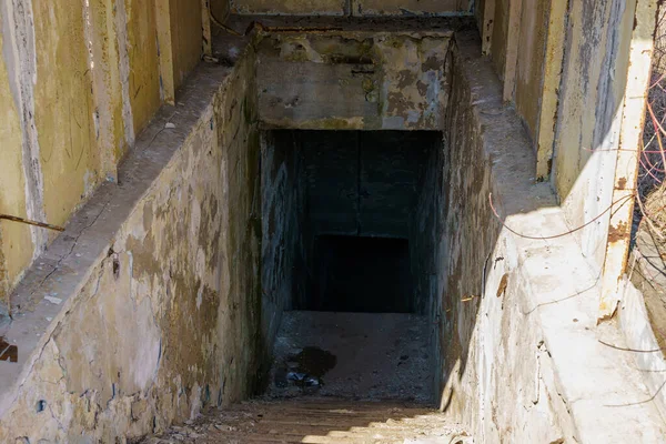 Entrata Bunker Militare Segreto Abbandonato Contesto Con Attenzione Selettiva — Foto Stock