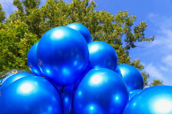 Balões Lançados Céu Feriado — Fotografia de Stock