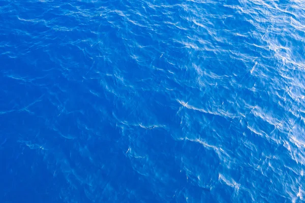 Zeer Mooie Zeewater Achtergrond Achtergrond Met Selectieve Focus Kleine Golven Rechtenvrije Stockafbeeldingen