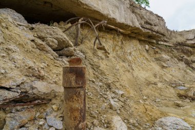 Barınak kalıntıları. Terk edilmiş gizli nükleer sığınak. Soğuk Savaş Komuta Merkezi, nesne 1180. Seçici odaklı arkaplan