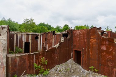 Terk edilmiş gizli nükleer sığınak. Soğuk Savaş Komuta Merkezi, nesne 1180. Seçici odaklı arkaplan