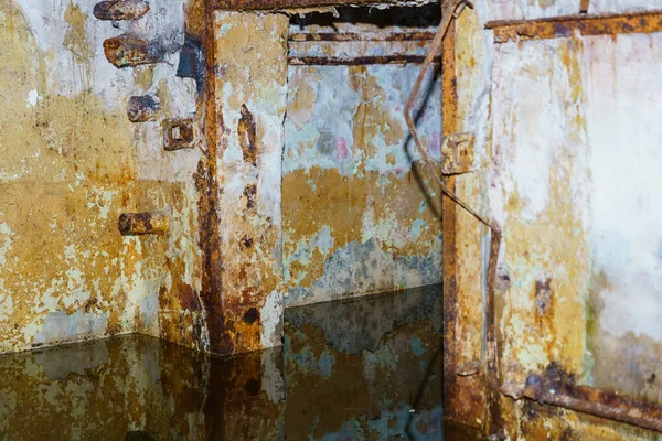 Niveau Inondé Bunker Militaire Secret Abandonné Contexte Avec Accent Sélectif — Photo