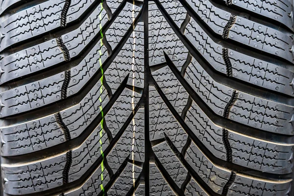 轮胎保护装置汽车车轮的特写 具有选择性焦点的背景和文本复制空间 — 图库照片
