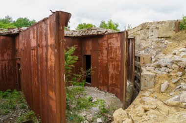 Terk edilmiş gizli nükleer sığınak. Soğuk Savaş Komuta Merkezi, nesne 1180. Seçici odaklı arkaplan