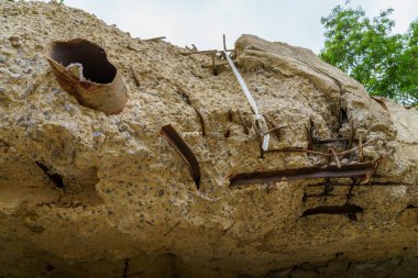 Barınak kalıntıları. Terk edilmiş gizli nükleer sığınak. Soğuk Savaş Komuta Merkezi, nesne 1180. Seçici odaklı arkaplan