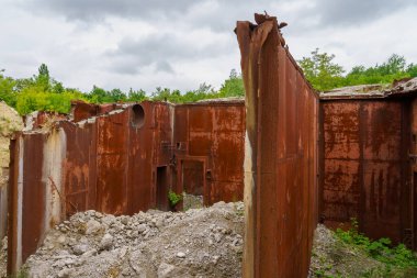 Terk edilmiş gizli nükleer sığınak. Soğuk Savaş Komuta Merkezi, nesne 1180. Seçici odaklı arkaplan