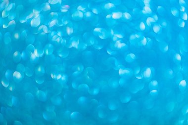 Bulanık arkaplan. Odaklanmamış fotoğraf merceğini geri ver. Arka plan bokeh. Tasarım boş. Tasarımcı için grafik kaynak. Canlı mavi.