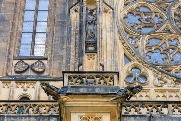 Detaljer Utsidan Den Gotiska Katolska Katedralen Vitus Wenceslas Och Vojtech — Stockfoto