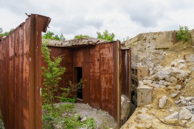 Terk edilmiş gizli nükleer sığınak. Soğuk Savaş Komuta Merkezi, nesne 1180. Seçici odaklı arkaplan