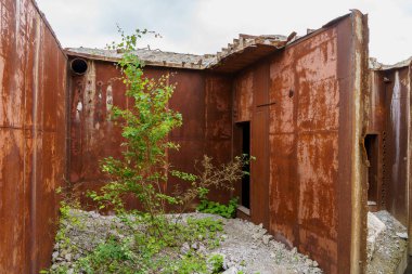 Terk edilmiş gizli nükleer sığınak. Soğuk Savaş Komuta Merkezi, nesne 1180. Seçici odaklı arkaplan