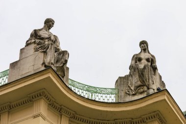 Şehrin mimarisinde çok eski heykeller var. Tarihsel ve kültürel miras. Seçici odak ve kopyalama alanı olan arkaplan