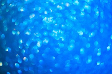 Bulanık arkaplan. Odaklanmamış fotoğraf merceğini geri ver. Arka plan bokeh. Tasarım boş. Tasarımcı için grafik kaynak. Soğuk ton.