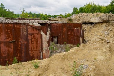 Terk edilmiş gizli nükleer sığınak. Soğuk Savaş Komuta Merkezi, nesne 1180. Seçici odaklı arkaplan