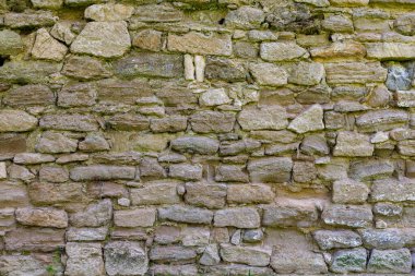 Doğal taştan yapılmış pürüzlü doku duvarı. Arkaplan ya da fon. Tasarım için boşluk
