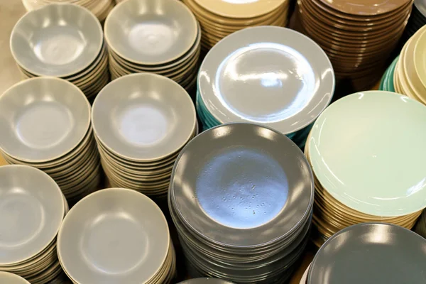 Plates Dishes Wholesale Retail Store Background Selective Focus Copy Space — Stock Photo, Image