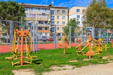8 Eylül 2022 Beltsy, Moldova. İllüstrasyon başyazısı. Bahçedeki çocuk parkı..