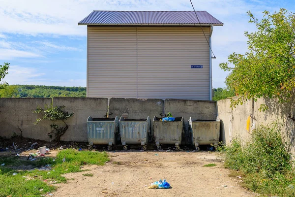 2022年9月8日 ベルティ モルドバ イラストエディション 市街地のゴミ容器 — ストック写真
