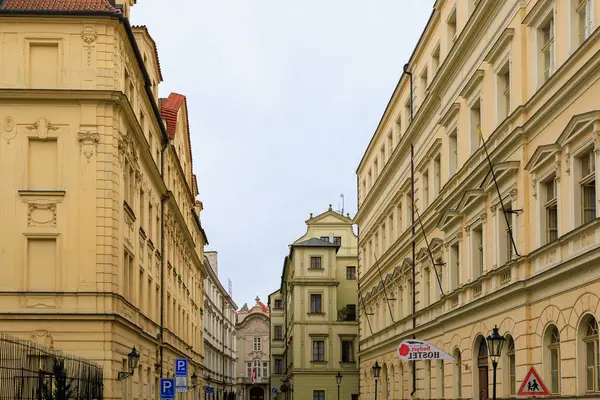 2022年8月23日 捷克共和国布拉格 欧洲古典建筑的老房子 带有文本复制空间的背景 — 图库照片