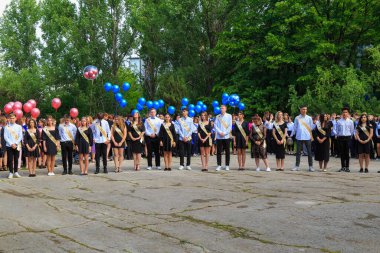 31 Mayıs 2022 Balti Moldova. Son çana adanmış okul çocukları hatta. İllüstrasyon başyazısı. Arkaplan