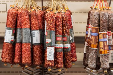 19 Eylül 2022 Beltsy, Moldova. Resimli editör kullanımı için. Füme sosis..