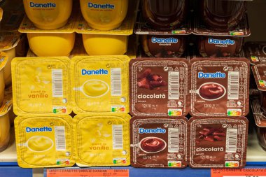 19 Eylül 2022 Beltsy, Moldova. Resimli editör kullanımı için. Danette yoğurdu.