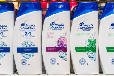 19 Eylül 2022 Beltsy, Moldova. Resimli editör kullanımı için. Şampuan Kafa ve Omuzlar.