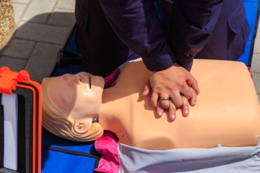 25 Mayıs 2022 Balti Moldova. Resimli editör geçmişi. İlk yardım eğitimi.